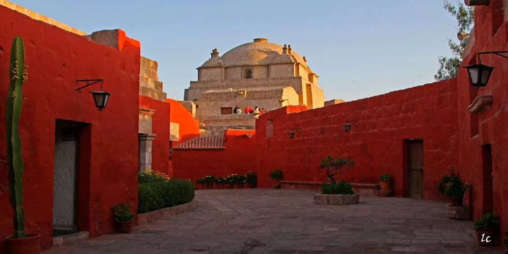 City Walking Tour – Capilla San Ignacio – Monasterio De Santa Catalina